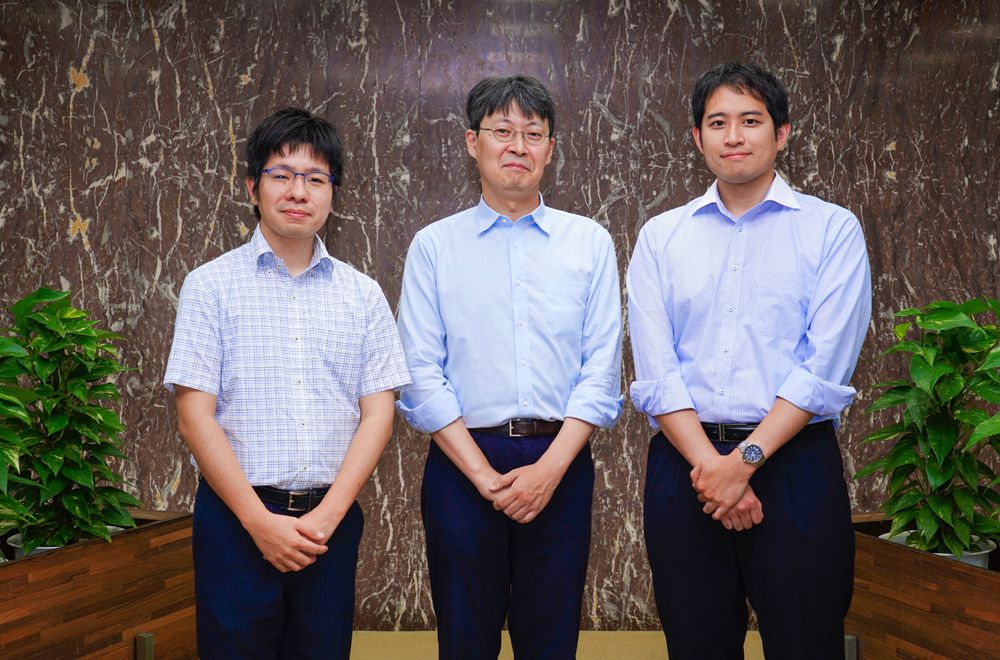 從左至右依次為：株式會(huì)社東芝 研發(fā)中心 進(jìn)博正、高田正彬、志賀慶明